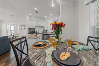 Sunny Retreat-Near Beach-Pickleball-Heated Pool! - 6