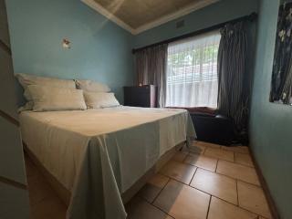 Chic 3-bed home with comfort - 9