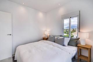 Luxurious High-End Penthouse in Puerto Banus - 3