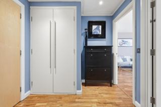 Stunning 11th Floor Canary Wharf Flat River and City Views - 3