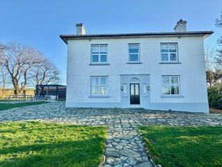 Luxury coastal retreat with sea views - 8