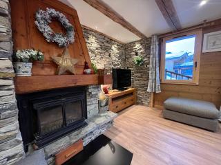 CHALET - DUPLEX neuf 8 pax - pied des pistes - parking privé - cheminée - Skiroom - 3 rooms & mezzanine - 3