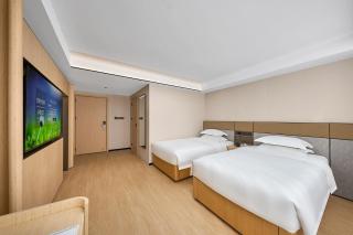 Baiyun airport KongGang airport hotel -24hours ree shuttle bus - 3