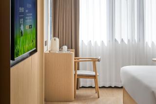 Baiyun airport KongGang airport hotel -24hours ree shuttle bus - 1