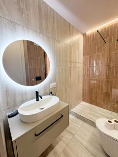 Sky Escape - Private Parking, Kingsize Bed - 2