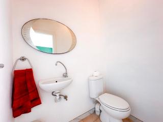 Stylish Seaside Apartment with Coastal Elegance SV11 - 6