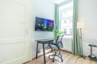 Discover Danube and Prater Stern from Our 1BR Gem - 2