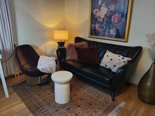 Centrala stan- 2-rums Gästsvit, perfekt för kollegor som önskar separata rum - 2