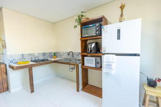 Container Azul na beira do rio e a poucos metros do mar - 7