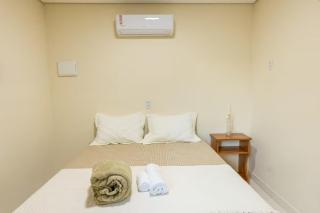 Container Azul na beira do rio e a poucos metros do mar - 4