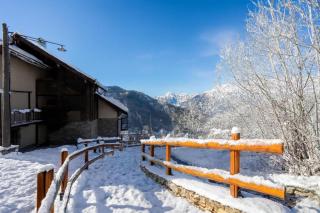 Rebecca's House few steps from skiing - Happy Rentals - 3