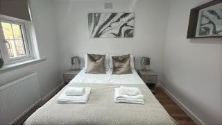 Woodfield Cottage Crawley 3 BR Gatwick WIFI - 7