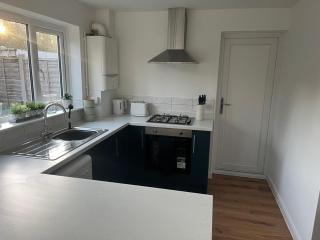 Woodfield Cottage Crawley 3 BR Gatwick WIFI - 1