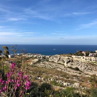 Modern 1 Bedroom Stay in Gzira by SF Homes - 2