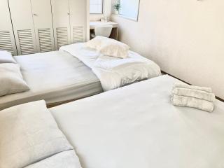 MIKO'S HOUSE SETAGAYA, SHINJUKU 10min, Tranquil Hideaway, Lucky Cat Temple, Super Market 新宿10分 下北沢2km 喧騒から離れた隠れ家, 招き猫の豪徳寺 あなたの東京の家 - 1