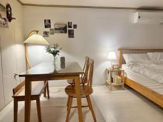 Cozy Two-Room near Seoul National University Station - 0