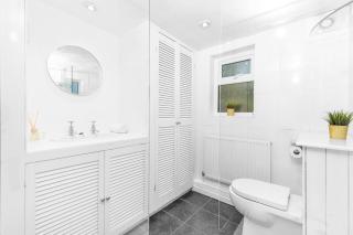 Stylish 3 Bed House in Harborne - Parking - Garden - Near QE Hospital & University - Wi-Fi 122G - 5