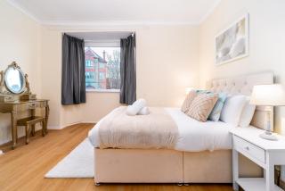 Stylish 3 Bed House in Harborne - Parking - Garden - Near QE Hospital & University - Wi-Fi 122G - 7