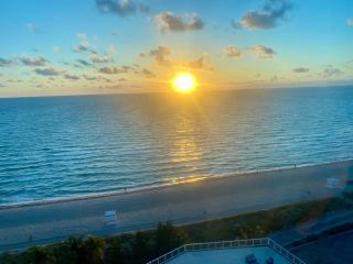 Castle Beach Resort Condo - Panoramic Large Penthouse or Deluxe 1 BR Direct Ocean View and beach access- Updated-Free parking- - 9
