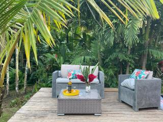 Colorful house with pool and garden - 7