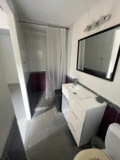 Colorful house with pool and garden - 5