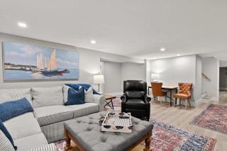 Game Room Central AC 4 mins to Craigville Beach - 9