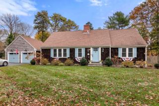 Game Room Central AC 4 mins to Craigville Beach - 6