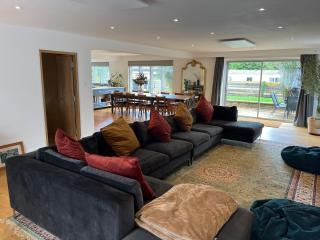 Spacious 9 bedroom house with games room - 0