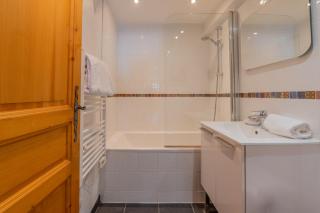 Clos Du Savoy - South Facing Balcony - Happy Rentals - 8