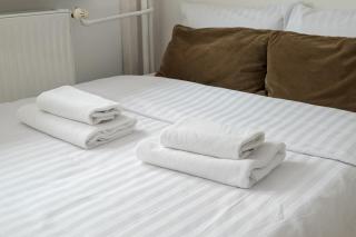 Solidarności City View Apartment by BookingHost - 9