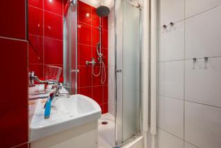 Solidarności City View Apartment by BookingHost - 5