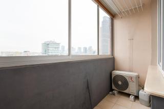 Solidarności City View Apartment by BookingHost - 4