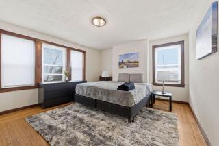 Cozy 1BR King - Near City Airport - 4