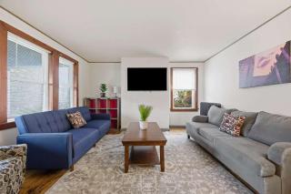 Cozy 1BR King - Near City Airport - 2