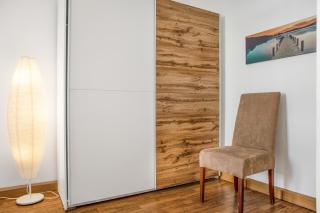 Comfy 2BR Apartment Near Downtown for Longstays - 6