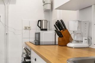 Comfy 2BR Apartment Near Downtown for Longstays - 5