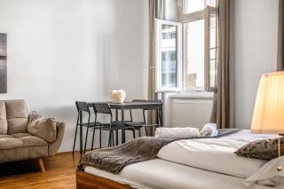 Comfy 2BR Apartment Near Downtown for Longstays - 4