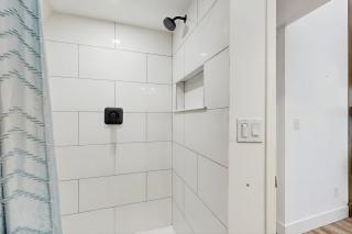 Home with Farmstyle Loft and Views, Mins to Dtwn - 6