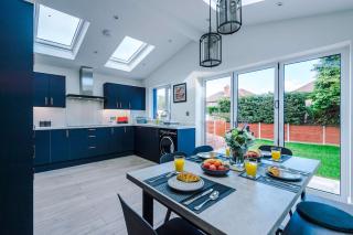 3 Bedroom Free Parking Hale Home - 1