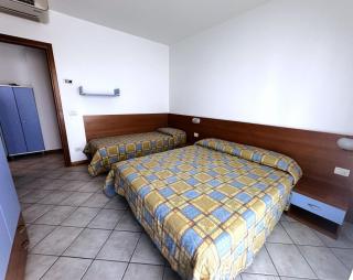 Modern seaside escape with pool near the sea - 7