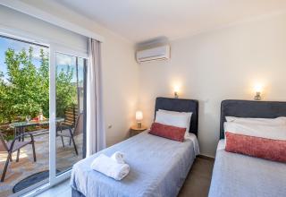 Family Villa Portes with panoramic view! - 1