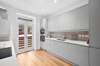 2BR Apartment Comfort & Style Near Kings Cross - 2