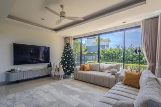 Luxury 5 bedroom villa Laguna Park - 1