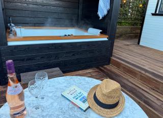 The Cabana Luxury Award Winning Tiny Home with Hot Tub and Private Garden 2 mins Walk to Ryde Beach - 2
