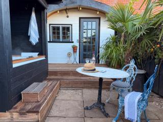 The Cabana Luxury Award Winning Tiny Home with Hot Tub and Private Garden 2 mins Walk to Ryde Beach - 9
