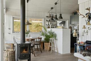 Retro Home With Sea View At Tornby - 5