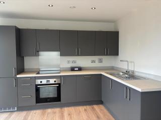 Contemporary 2-Bed Apartment near City Centre - 9