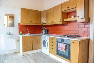 Spacious 2BR Apartment - Perfect for Longstays - 6