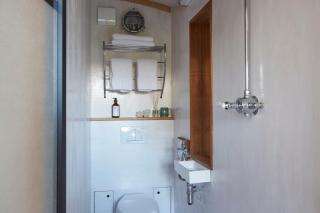 The Cabana Luxury Award Winning Tiny Home with Hot Tub and Private Garden 2 mins Walk to Ryde Beach - 5