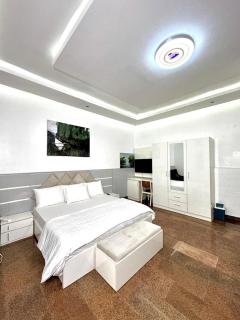 Avrum Apartments - 8